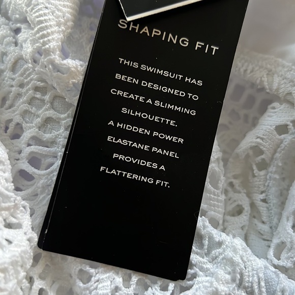 LAUREN RALPH LAUREN Off-The-Shoulder Tummy-Control Crocheted Swimsuit. - Picture 10 of 11